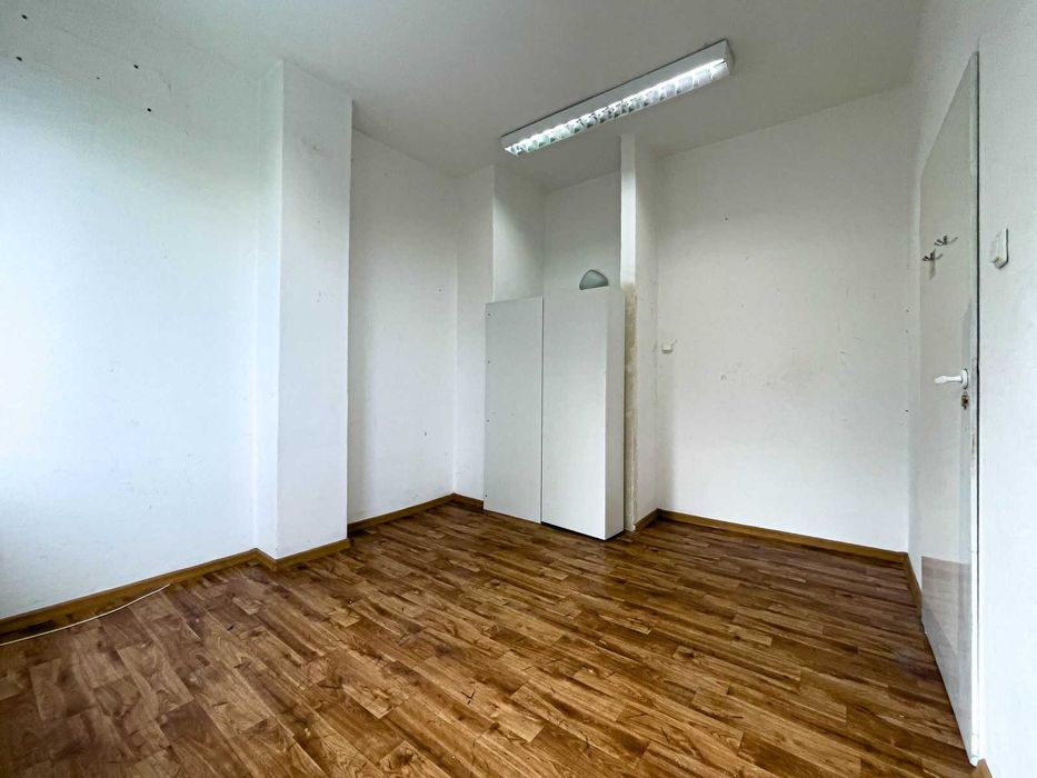 Lokal usługowy z dużymi oknami w centrum Złotowa na sprzedaż