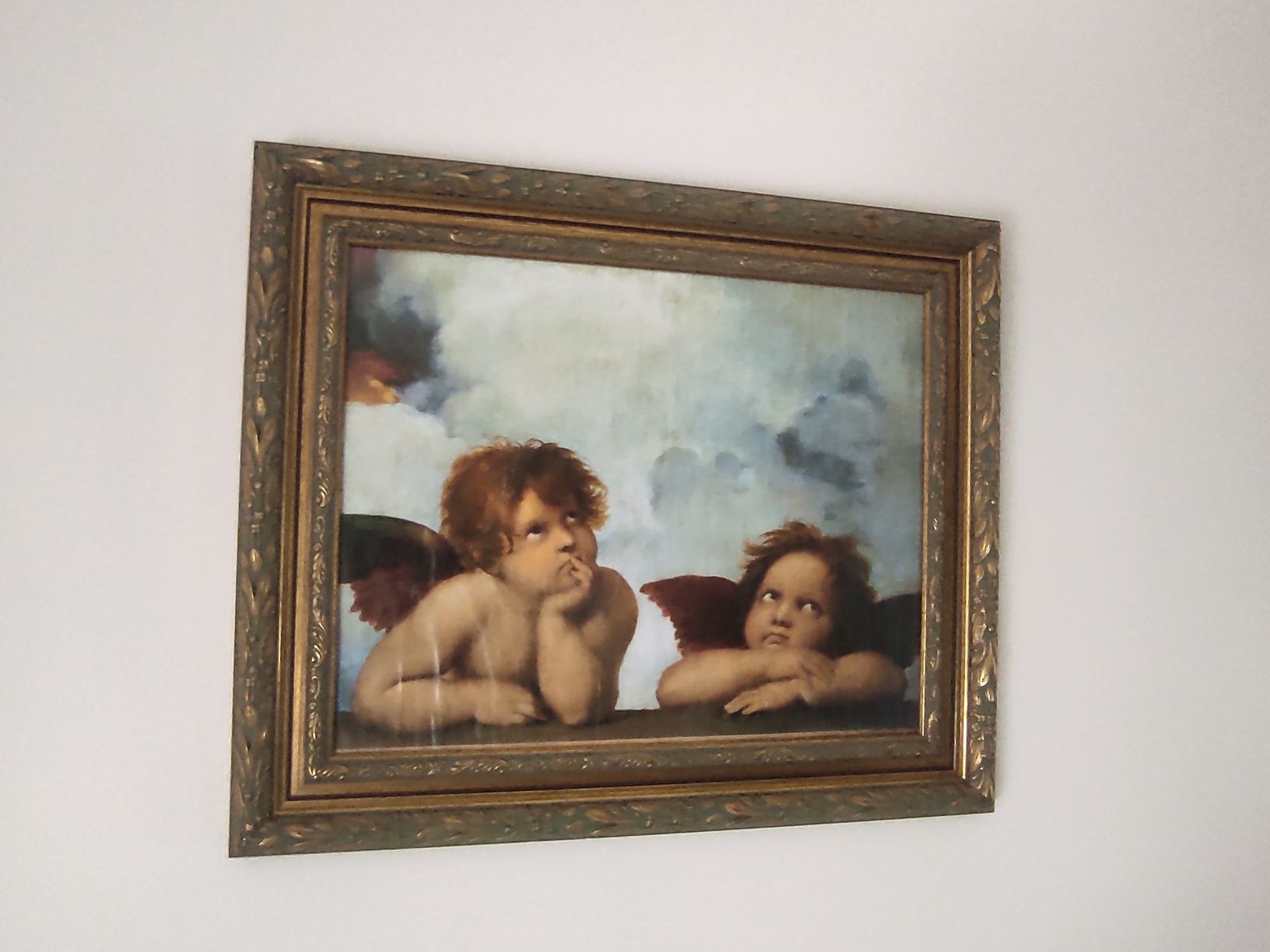 Quadro com moldura dourada