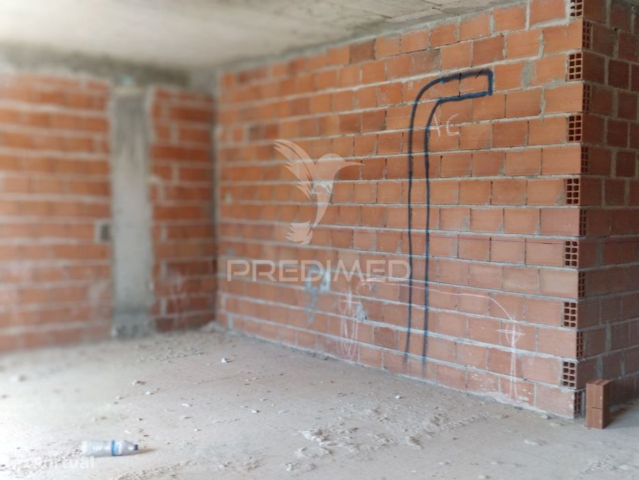 T3 Duplex Com Parqueamento E Churrasqueira