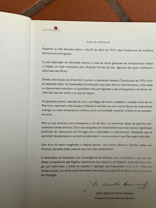 Livro sobre o 25 de Abril