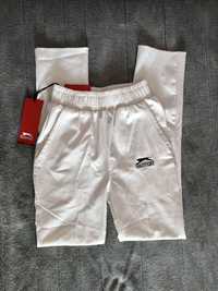 Sportowe spodnie Slazenger