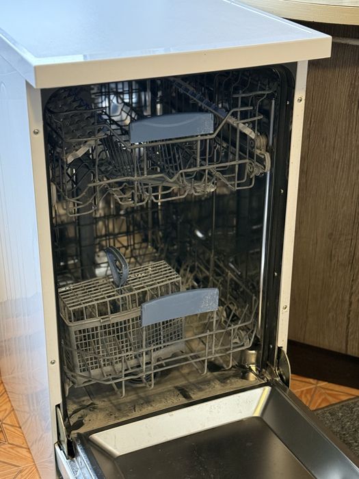 Продам посудомийну машину