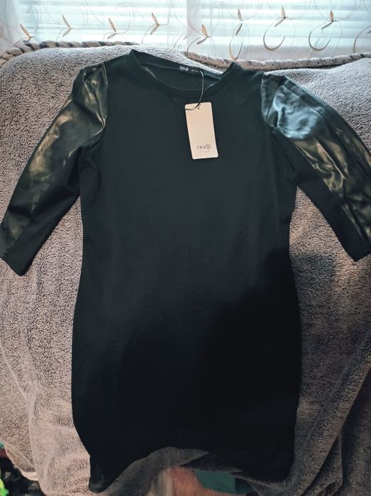 Платье женское с кожаными рукавами