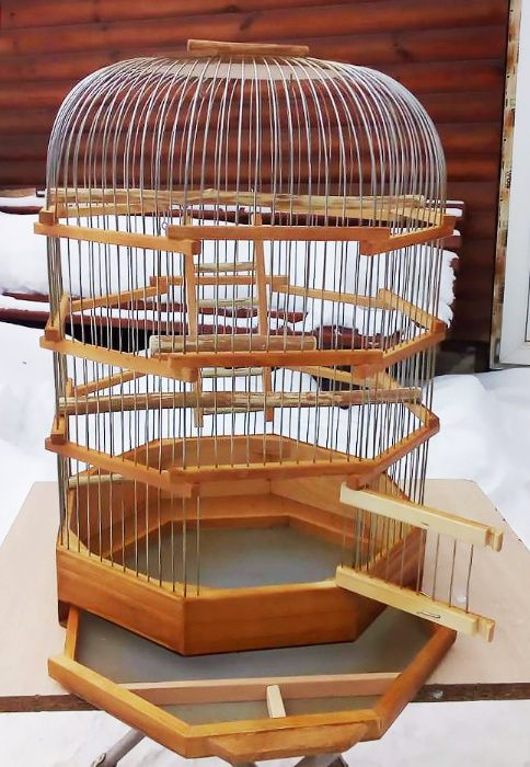 Клетка для попугаев корелла цилиндрическая с закругленным верхом.