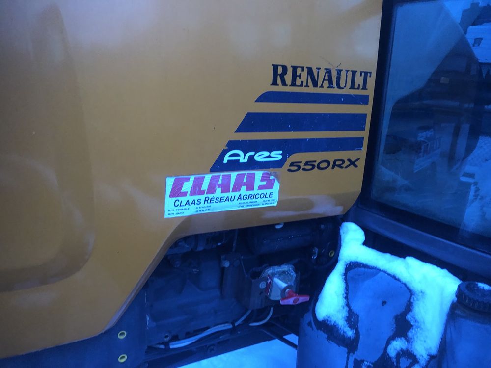 Ciagnik rolniczy Renault ARES 550