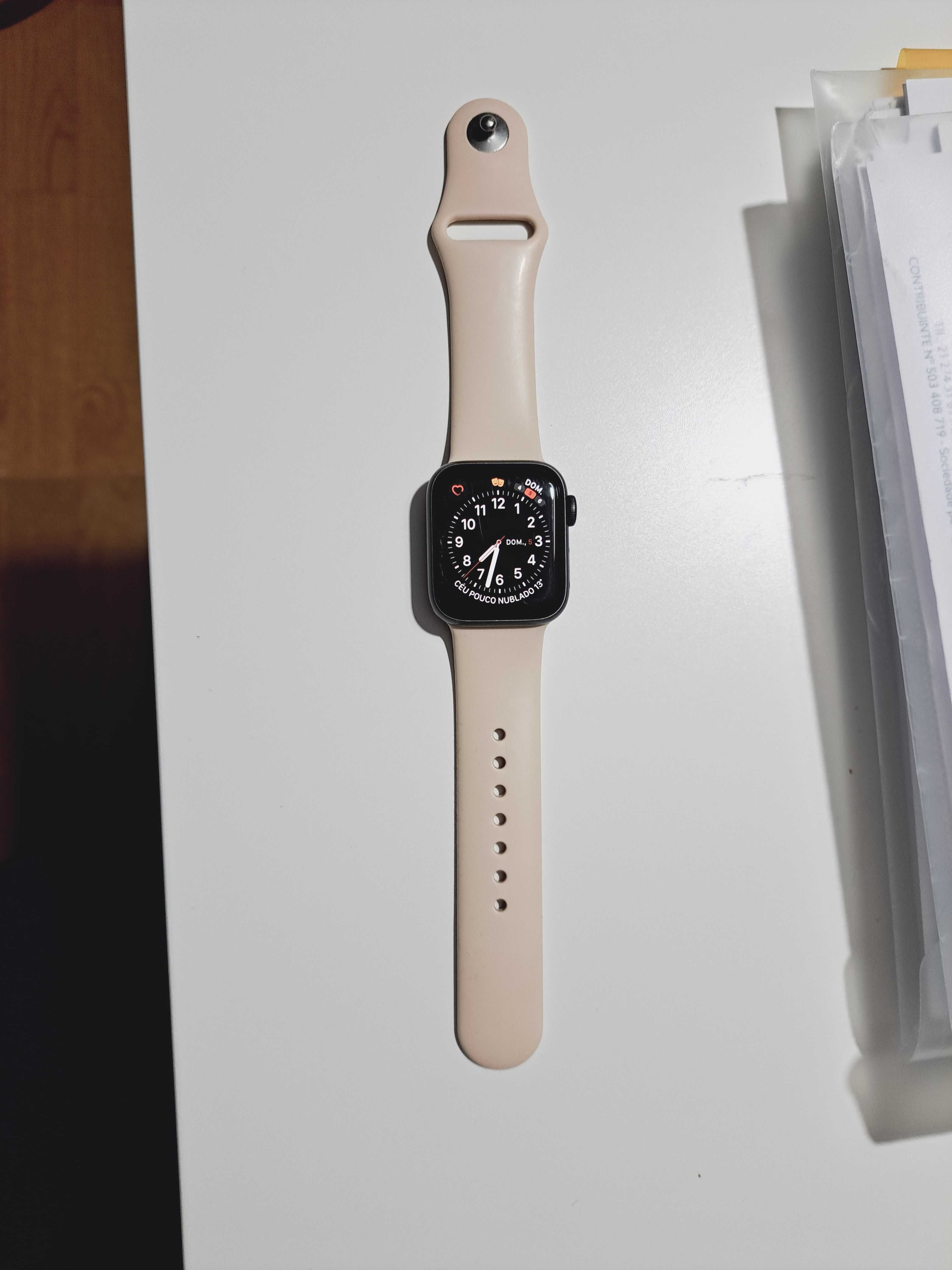 Apple Watch Nike Series 5 - preto
