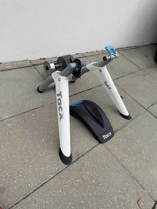 Rolo treino TACX Flow interativo (Bluetooth/Ant+)