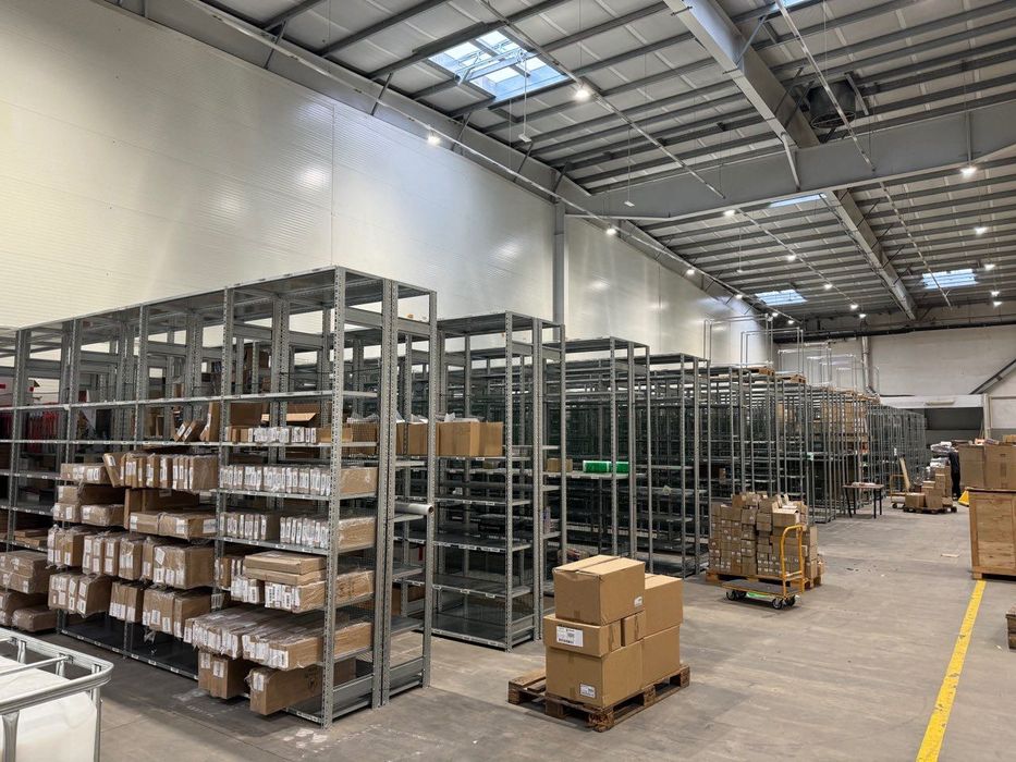 Regały półkowe KIFATO MK – profesjonalne wyposażenie magazynu