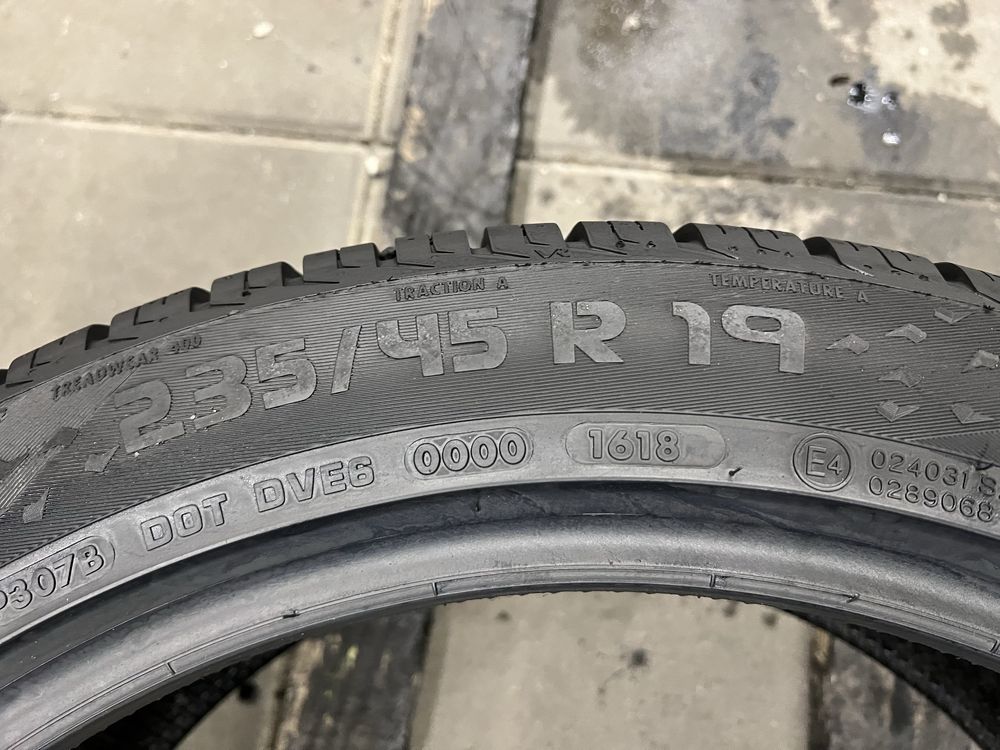 Opony wielosezonowe 235/45/R19 Vredestein Quatrac 5 - 2 sztuki