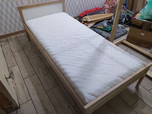 Łóżko dziecięce Sniglar Ikea wraz z materacem