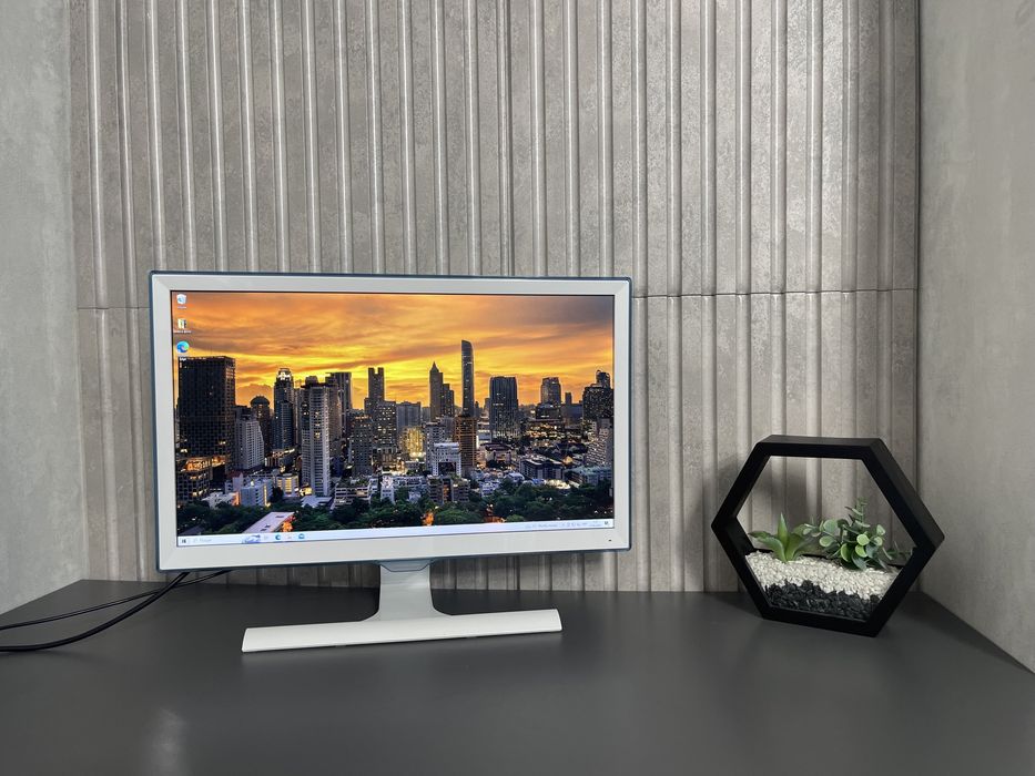 Стильний білий Монітор Samsung 22 дюйми full hd