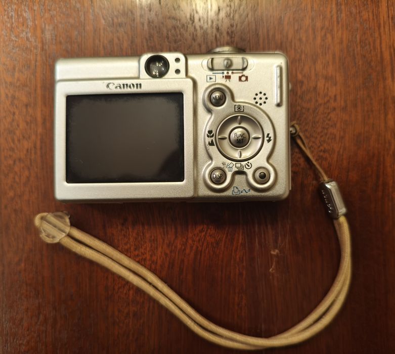 Máquina Canon Digital IXUS 30.