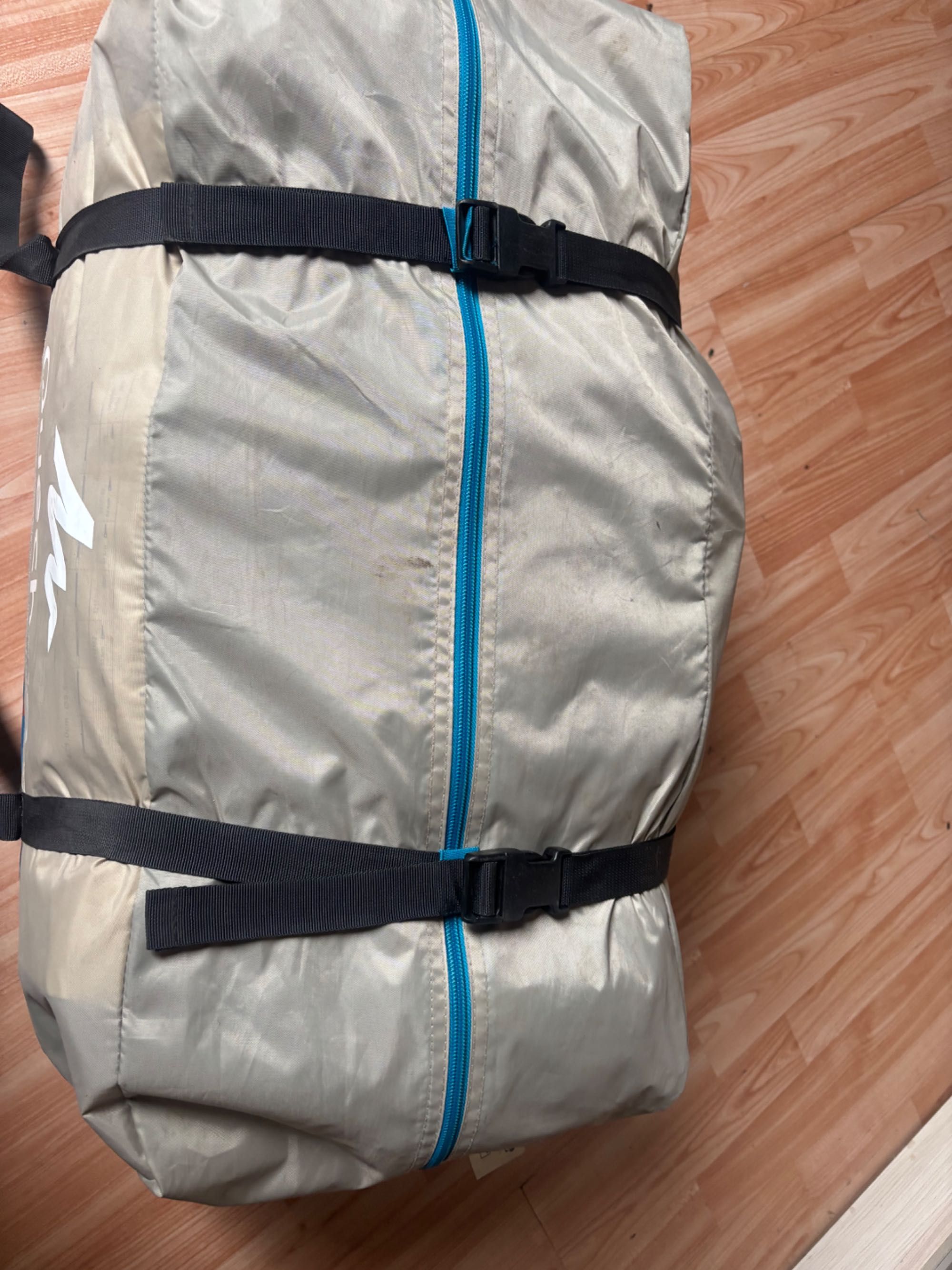 Sprzedam dwa namioty Quechua 4.2 Family i Quechua 6.2 Family