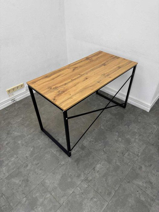 Офісний стіл. Ідеальний стан