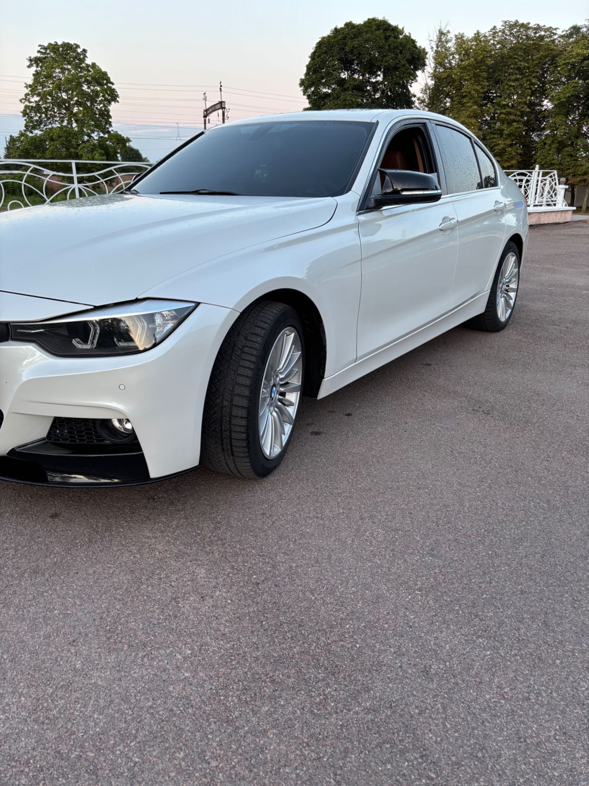 Автомобіль BMW 328i