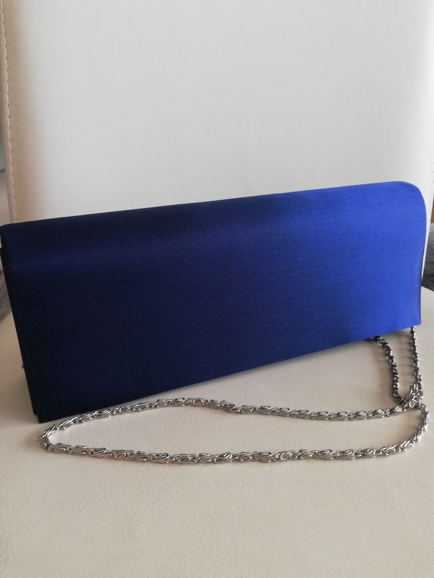 Clutch NOVA Azul Navy Acetinada c/opção corrente Prateada