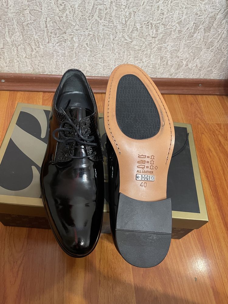 Мужские кожаные туфли от бренда Oggi , в идеальном состояние