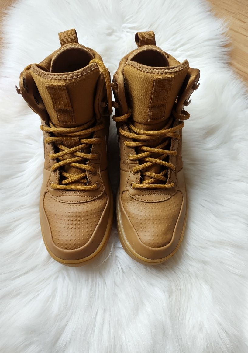 Nike rozmiar 40 Court Borough MID WINTER