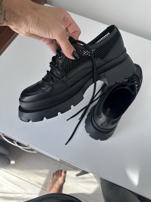 Продам летние кожаные туфли