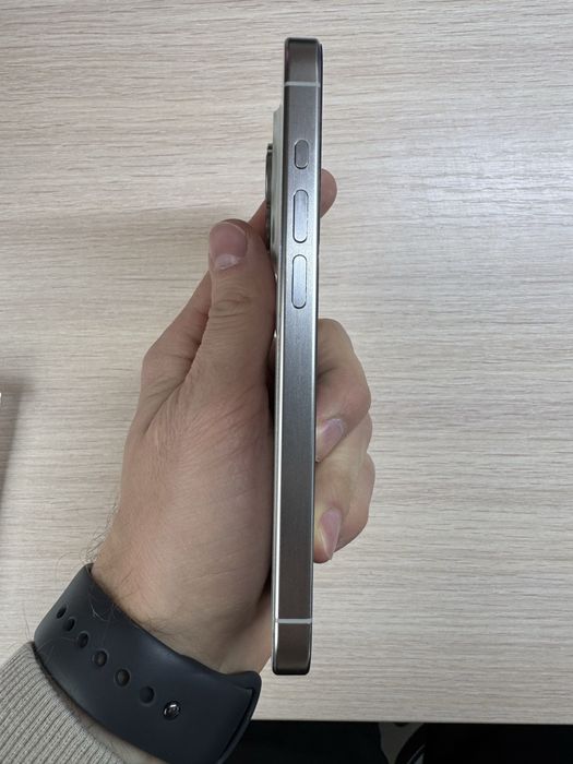 iPhone 15 Pro iCloud, на деталі