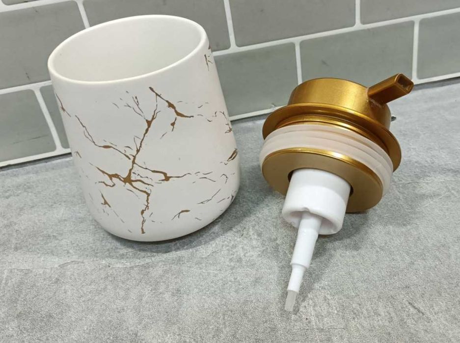 Дозатор из керамики для жидкого мыла