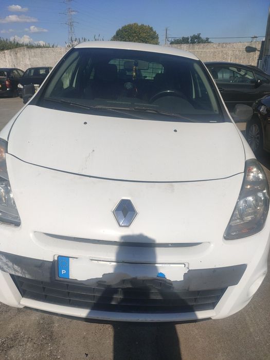 Renault Clio 1500 diesel acidentado para peças