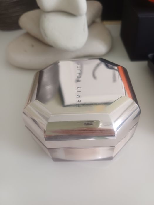 Fenty beauty puder banana 03
