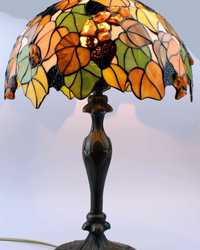 Lampa witrażowa Tiffany z pracowni Glass Flower