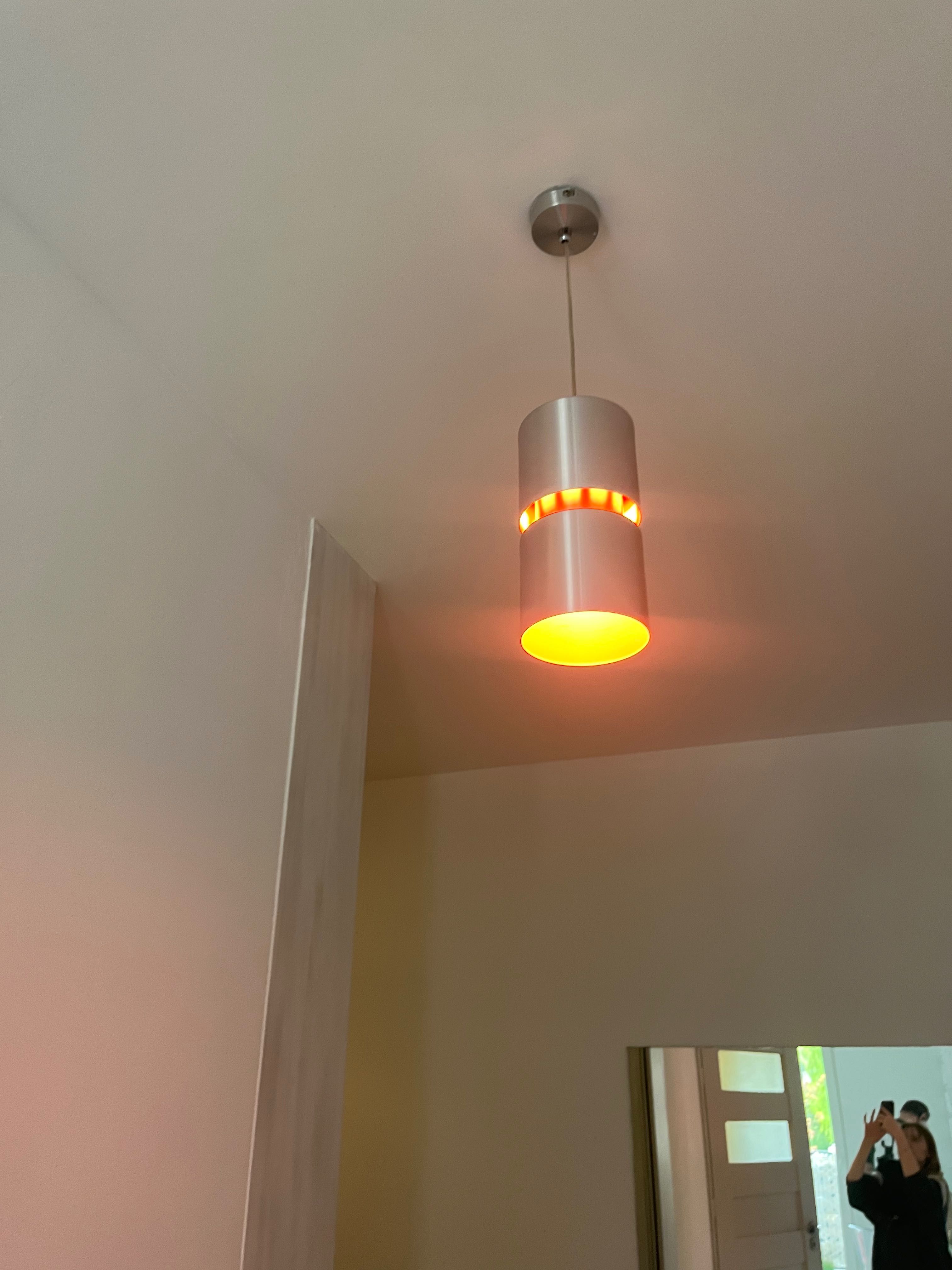 Lampa do korytarza sypialni wisząca minimal rozowa