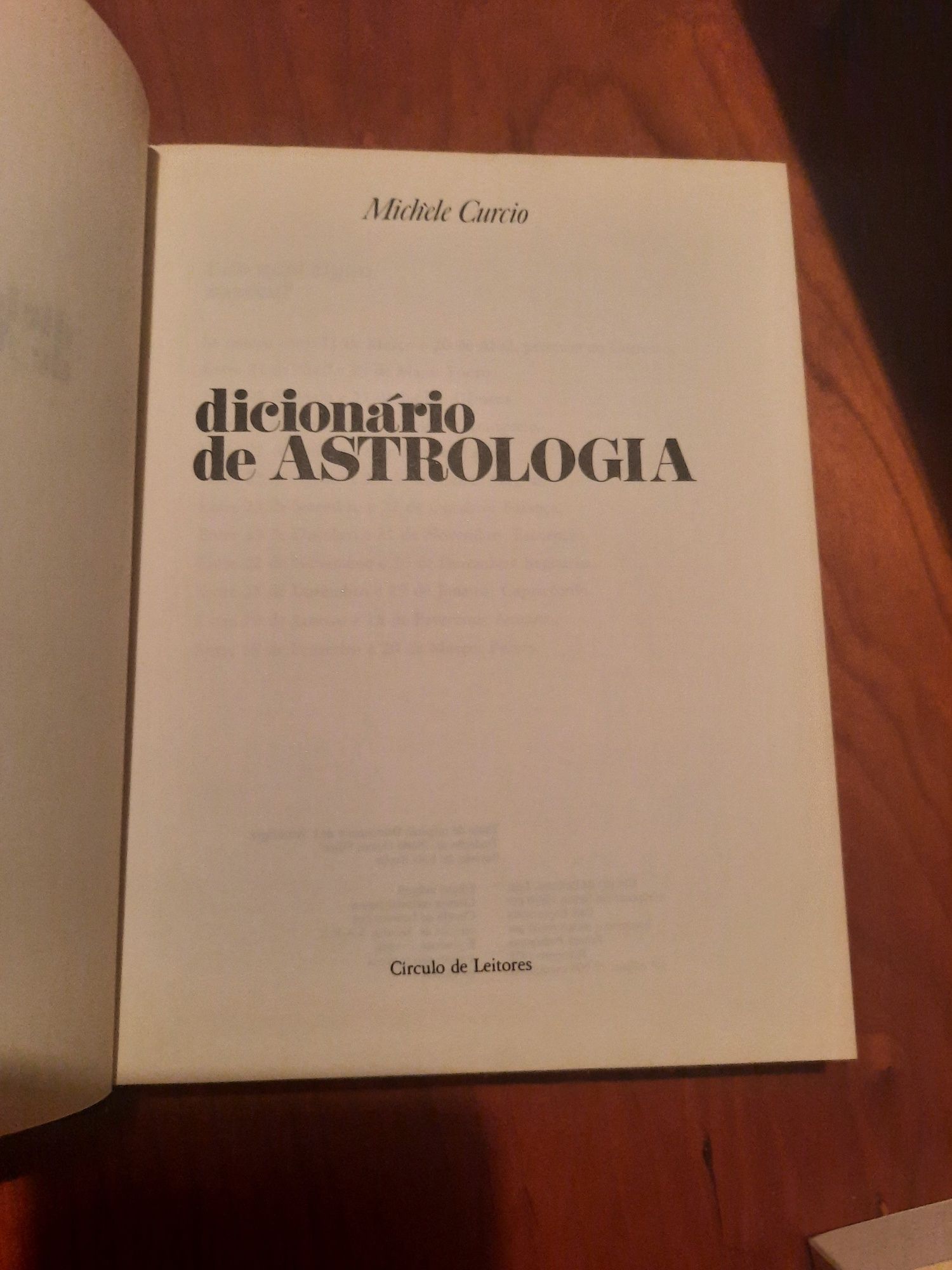 Dicionário de Astrologia Michele Curcio