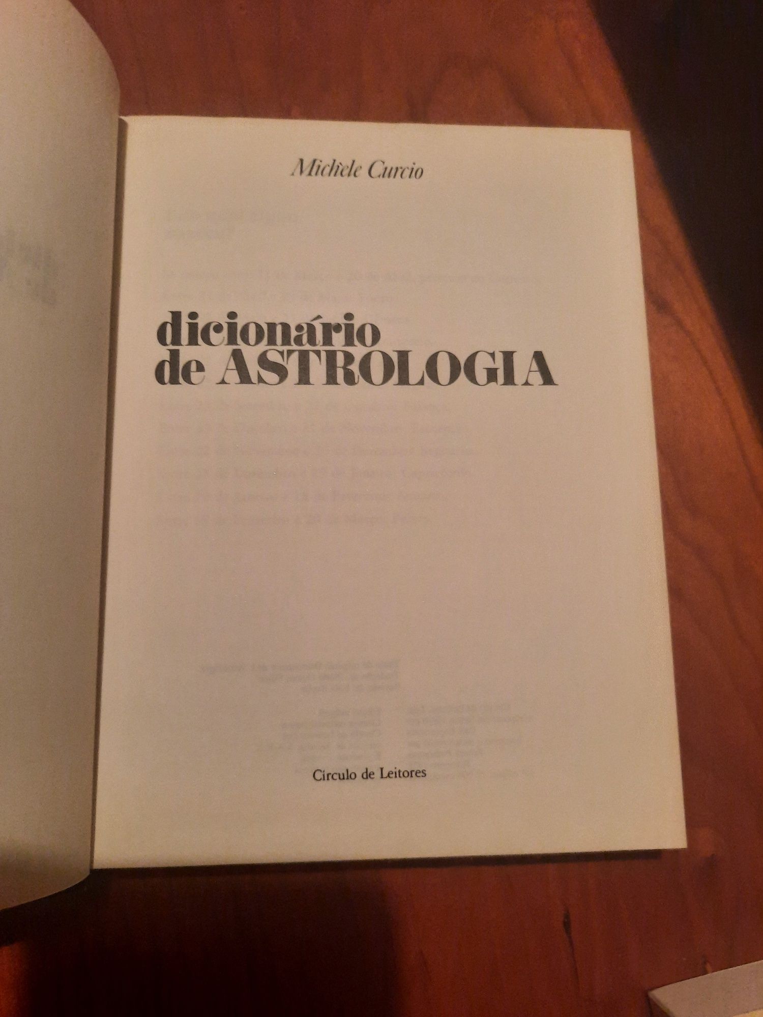 Dicionário de Astrologia Michele Curcio