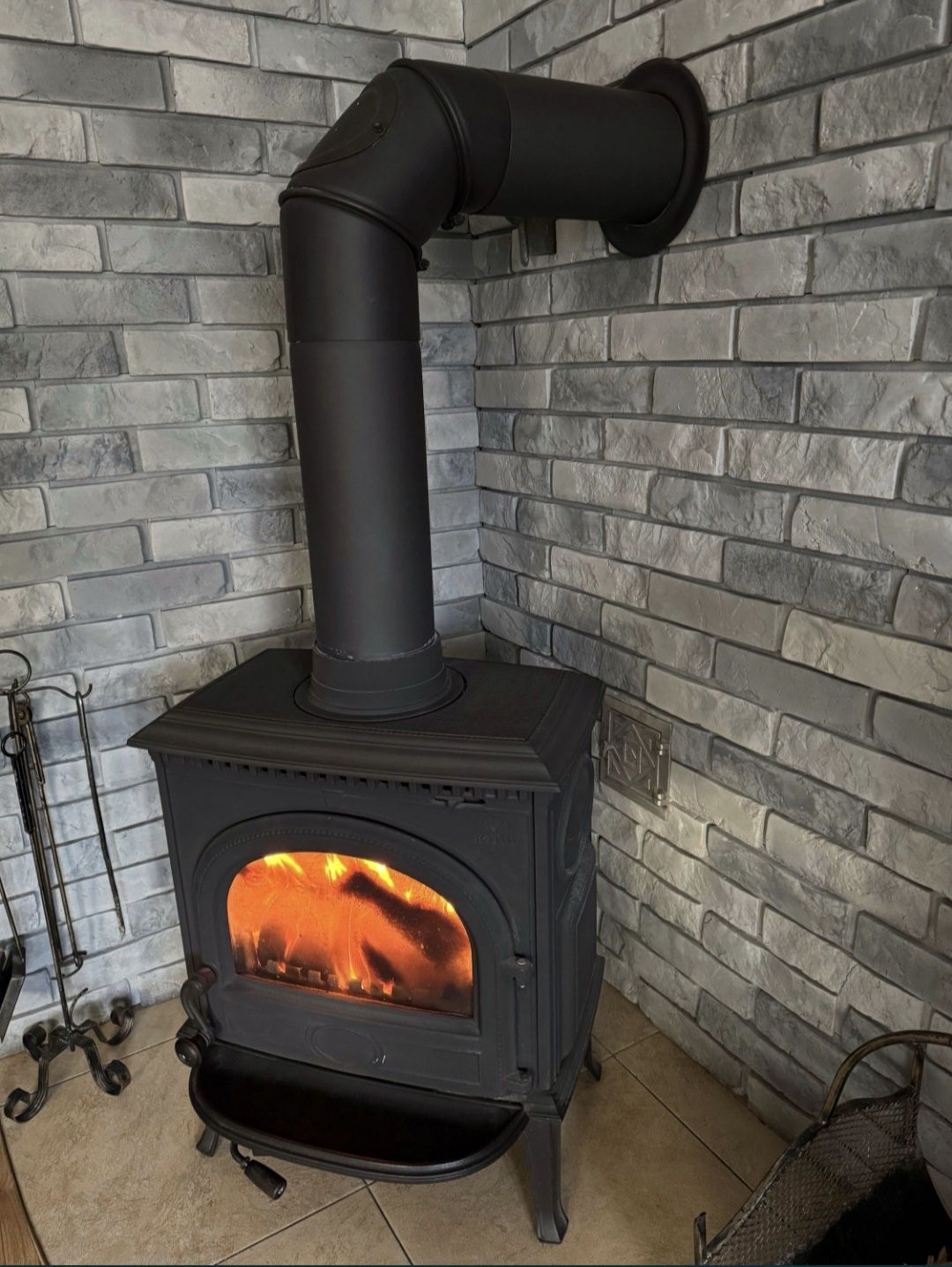 Żeliwny kominek-piec wolnostojący JOTUL