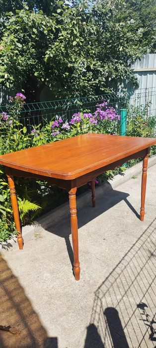 Кухонный уголок с столом