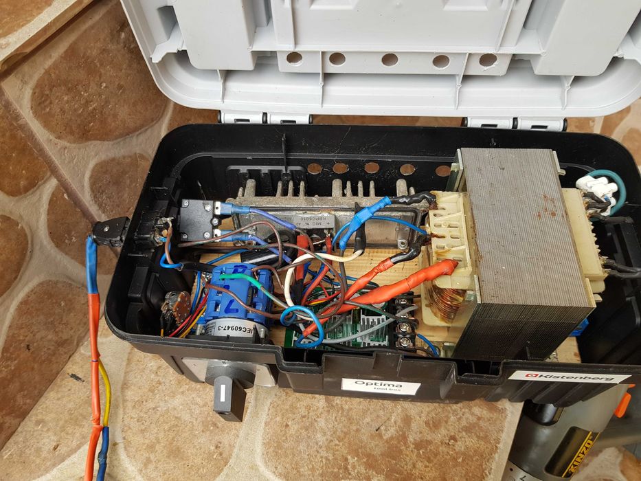 Wkrętarko -wiertarka 24 V z udarem  2 szt (zasilane 230 V )