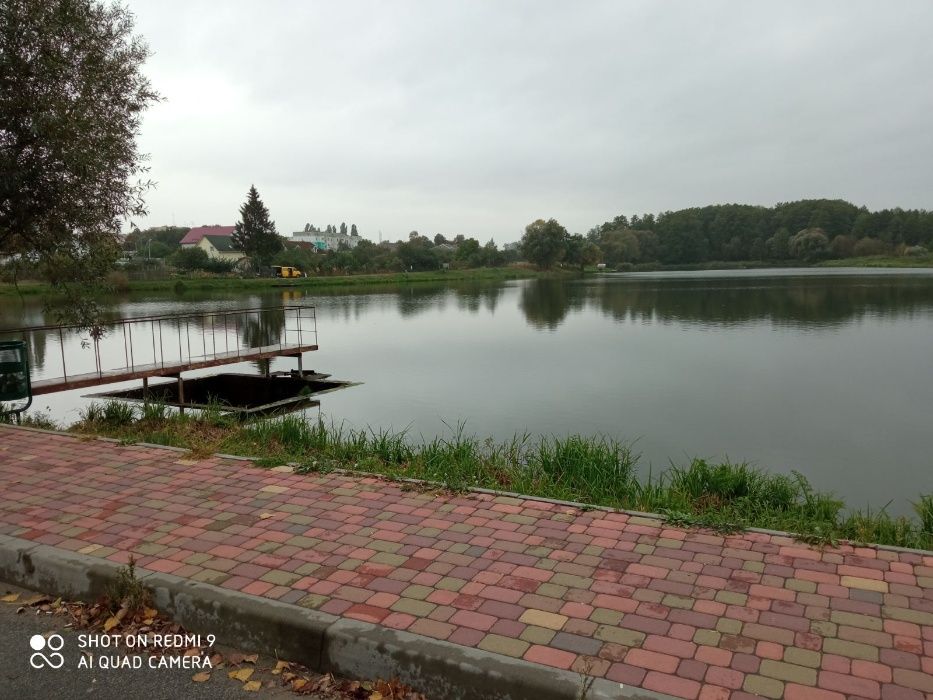 Продається земельна ділянка 10 соток  недалеко від центру села