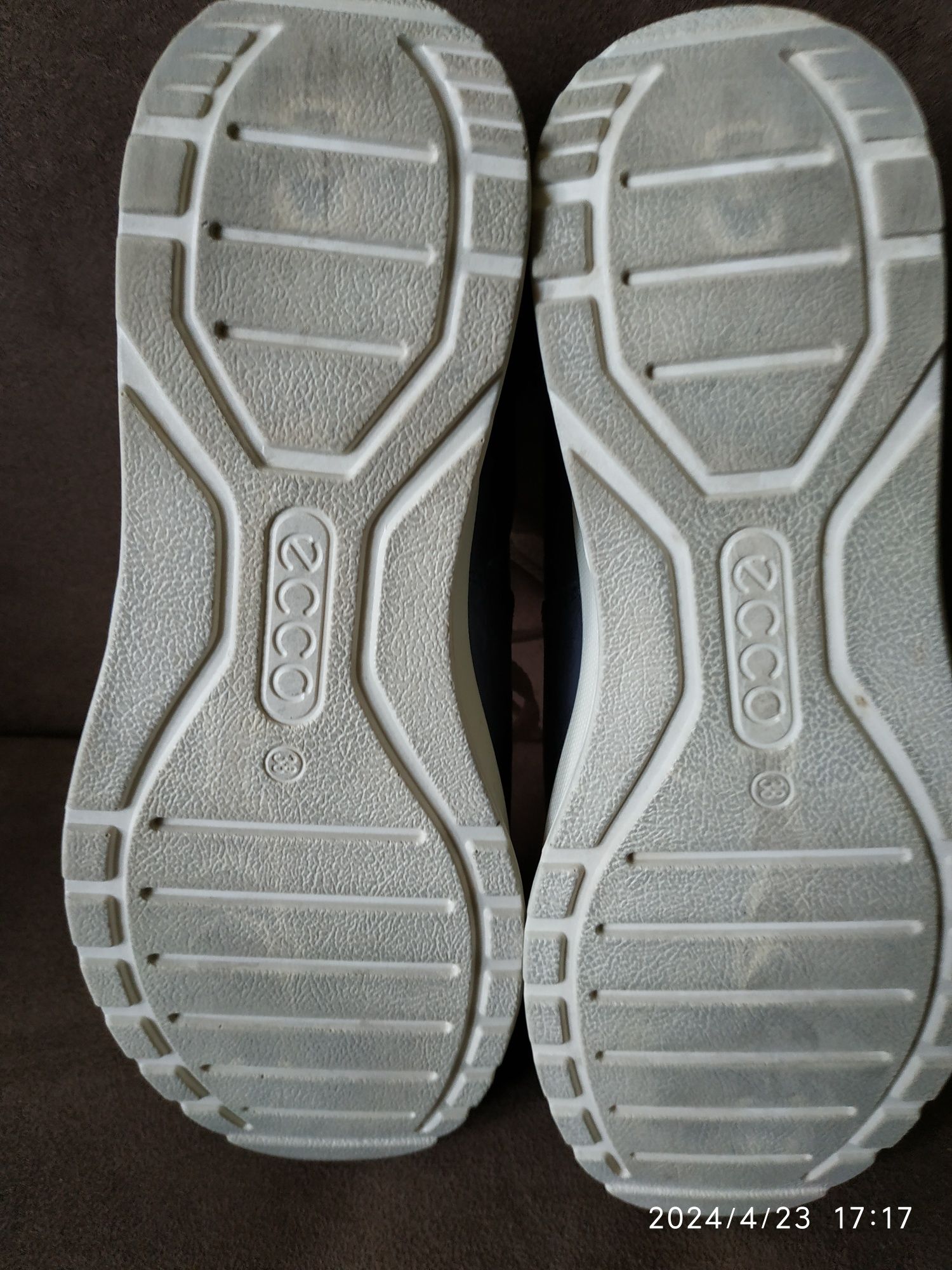 Damskie buty granatowe skórzane Ecco, r 38, używane