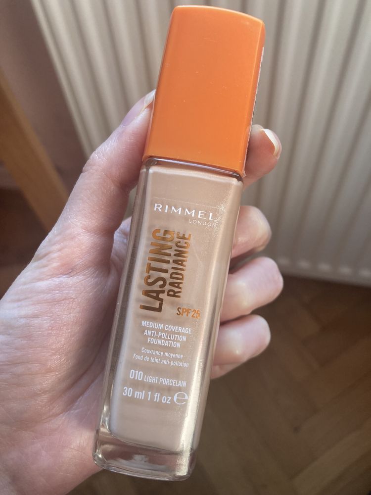 Rimmel Lasting Radience SPF 25 010 light porcelain