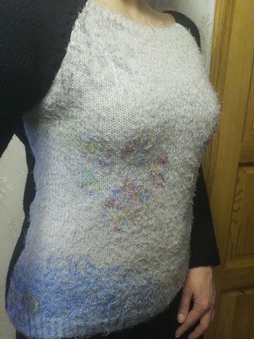 Sweterek damski z kolorowym przodem
