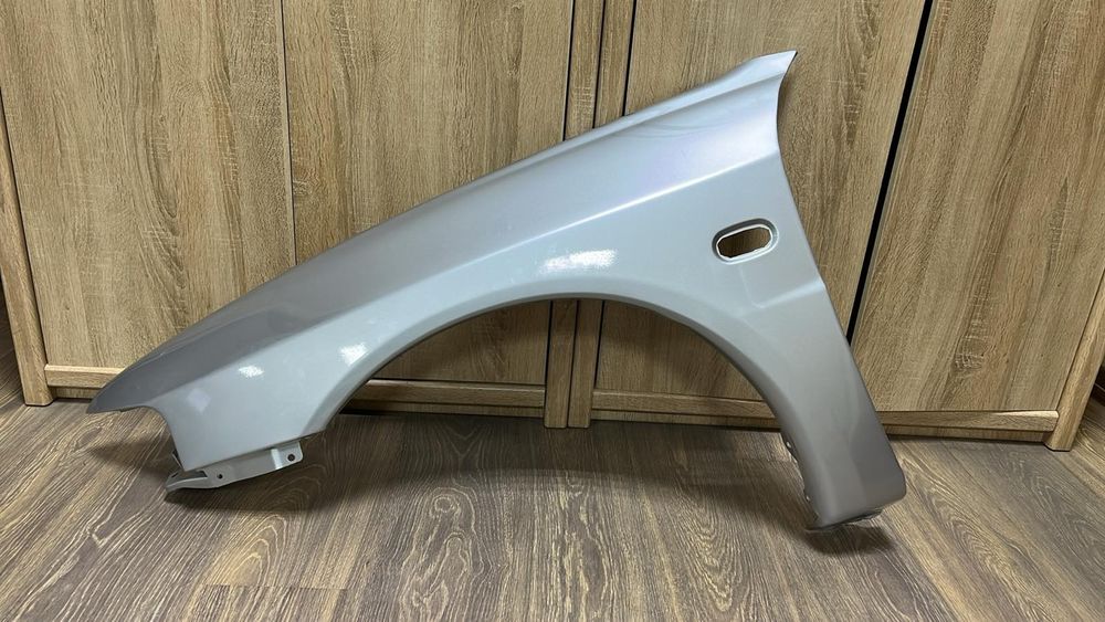 Крило переднє ліве Mitsubishi Lancer 8 1996-2003