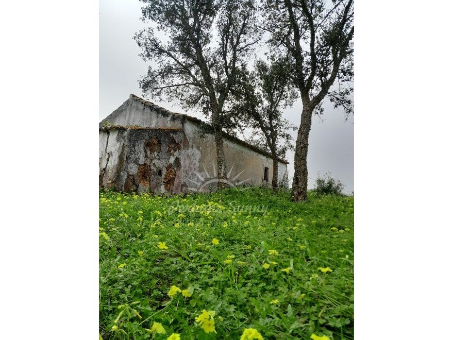 Terreno com Habitação para Recuperar