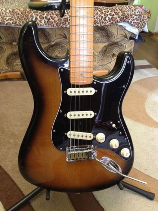 Продам Fender American Deluxe v-neck 2004 г