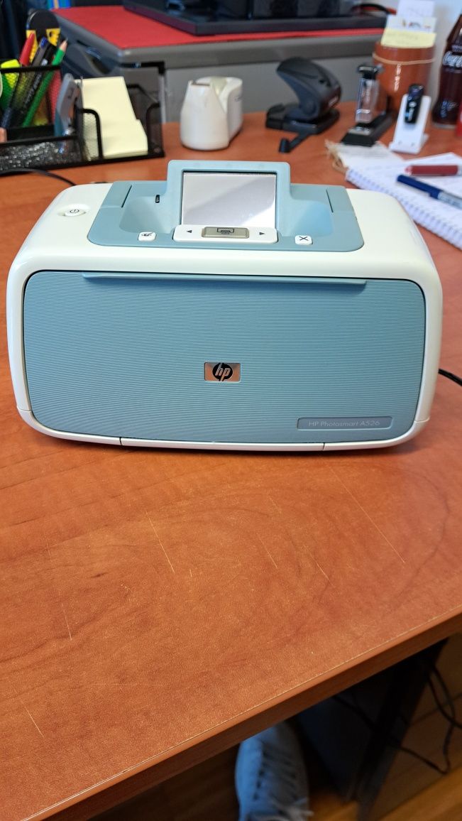 Impressora HP Photosmart A526 com 200 folhas de papel fotográfico.