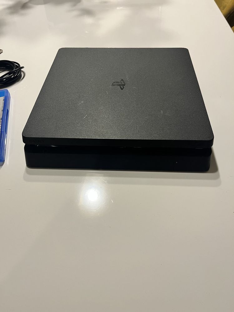 Playstation 4 slim