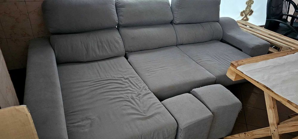 Sofa retratil chaise long com arrumo por baixo