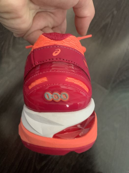 Кросівки жіночі asics, 39 розмір, маломірні