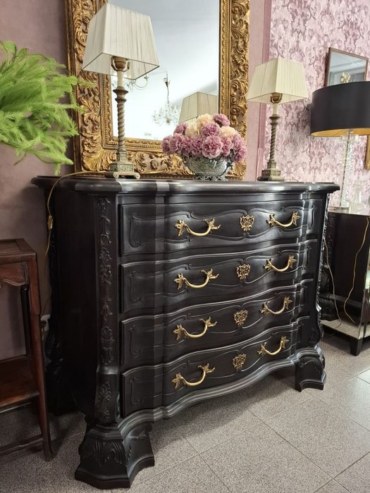 Cómoda D. José de Grande Dimensão - Elegância Clássica e Sofisticação