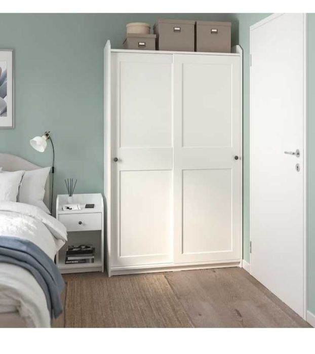 Тумбочка приліжкова