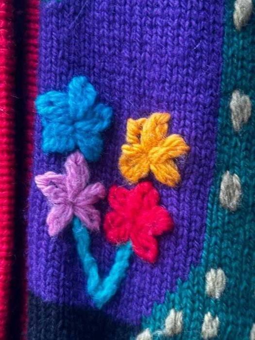 Kolorowy sweter unikat hand made kwiaty domki