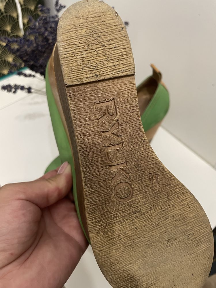 Buty na koturnie