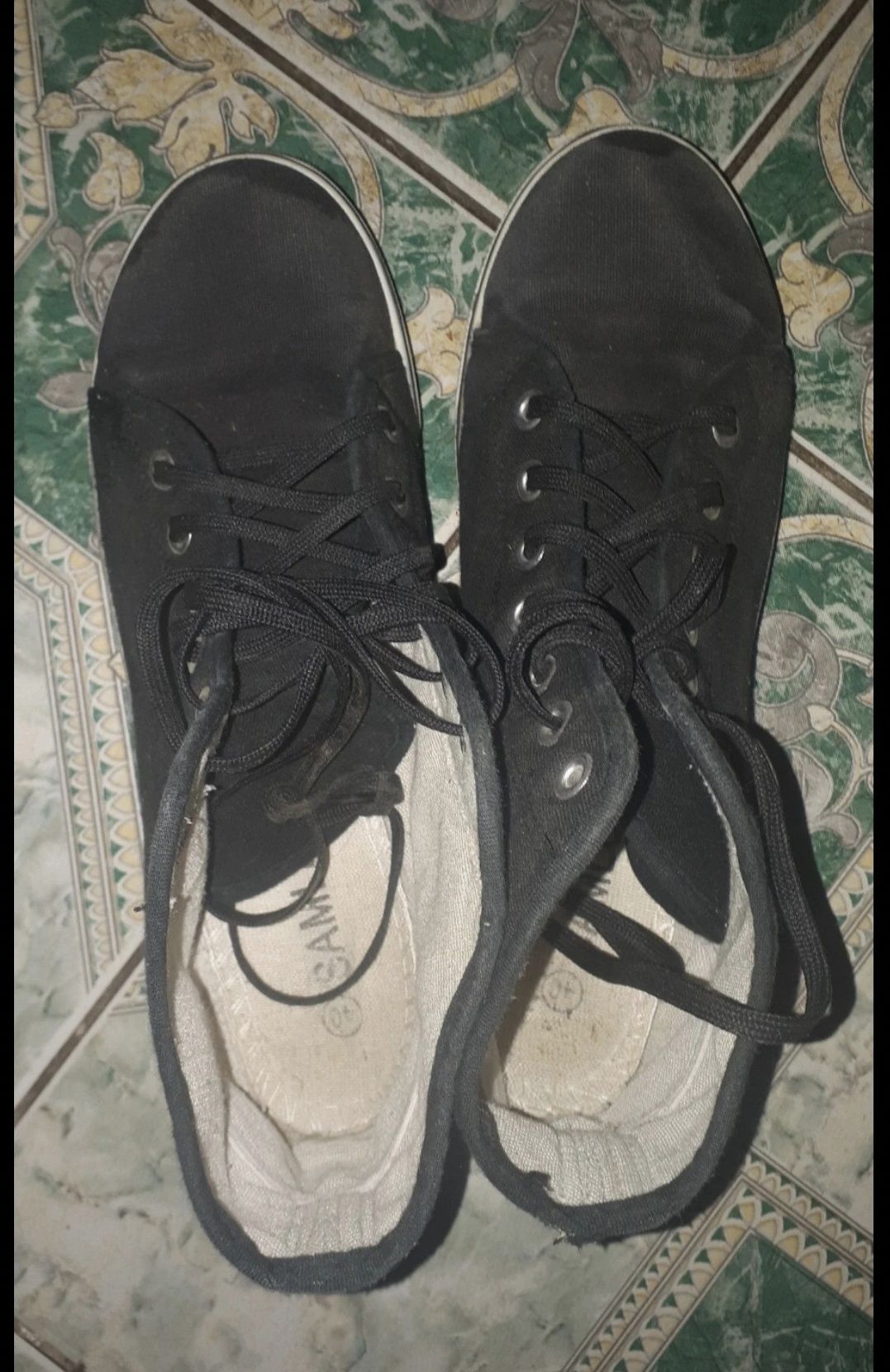 Buty trampki na lekkim koturnie